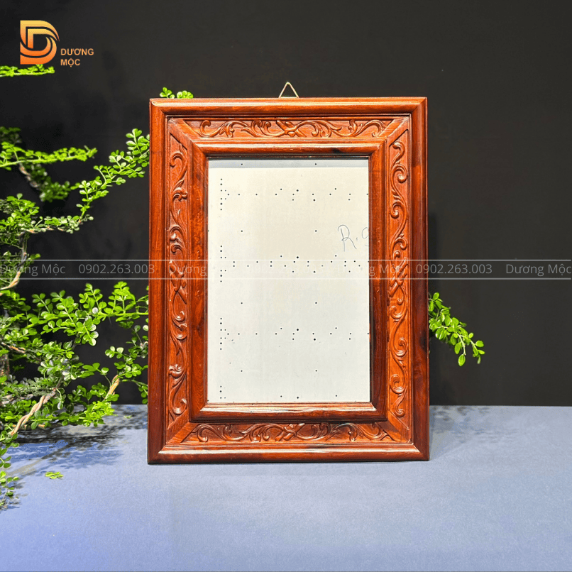 Khung Ảnh Thờ Treo Gỗ Hương 20x30 cm KH05