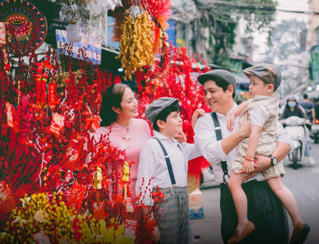 Mua sắm đồ thờ cúng ngày Tết Mua Sắm Đồ Thờ Cúng Ngày Tết: Bí Quyết Lựa Chọn Và Sắp Xếp Bàn Thờ Đẹp
